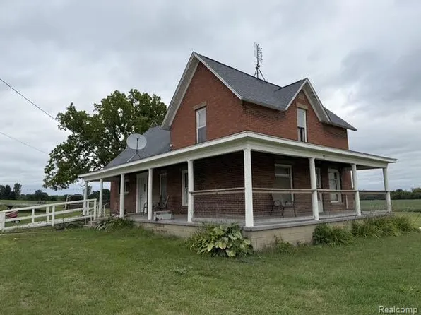 734 W Burnside Rd, Fostoria, MI 48435
