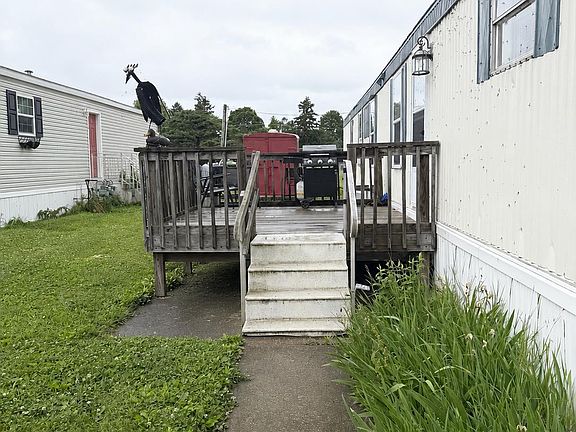 4th image of 226 N Compass Dr