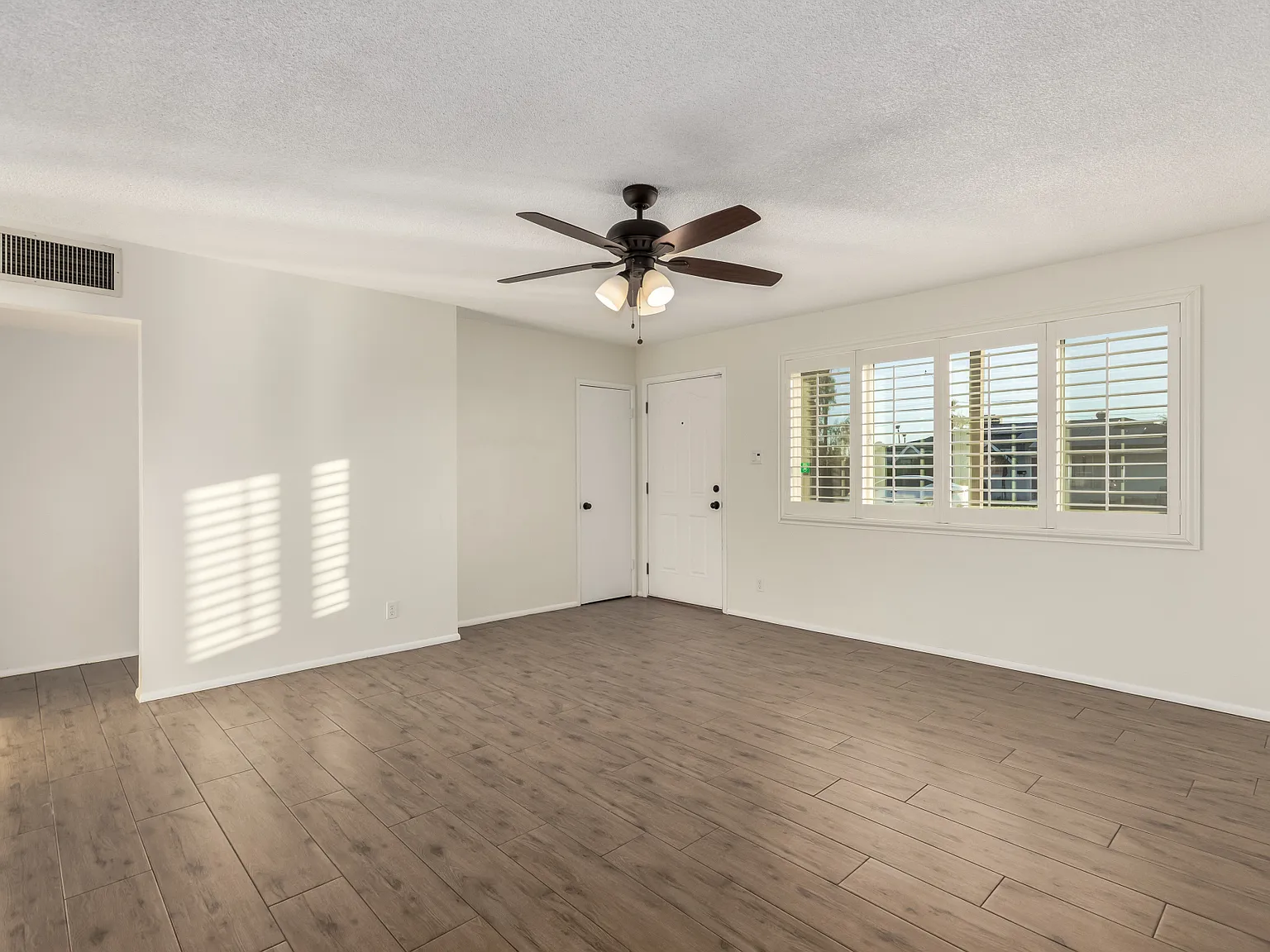 3 bed, 1696 sqft, $2,600 — Photo 3