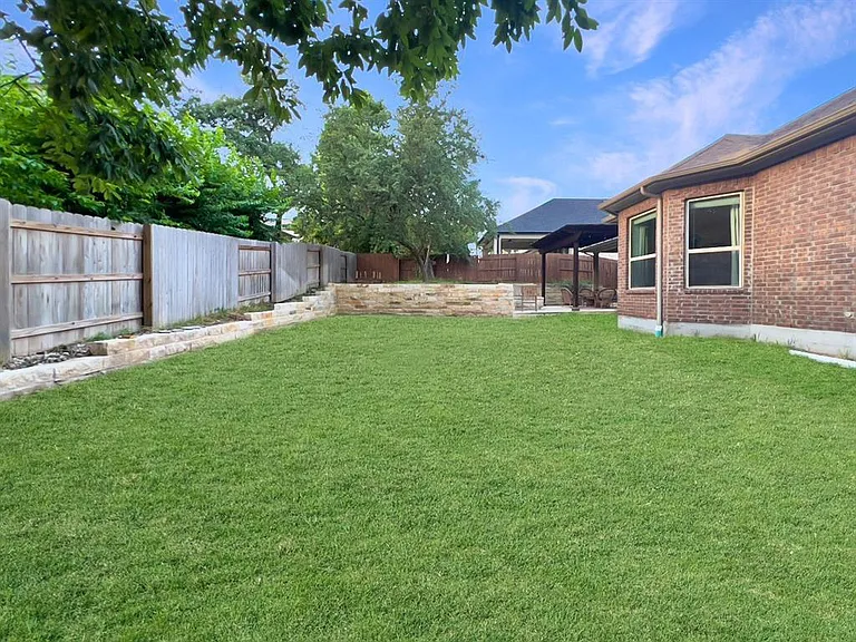 300 Grafton Ln — Photo 31