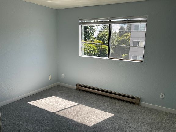 5th image of 11702 Greenwood Ave N APT 304