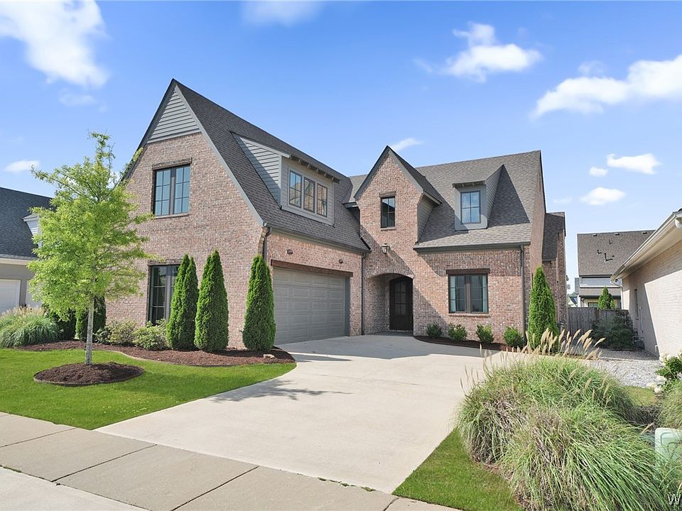 1st image of 585 Lansdowne Ln