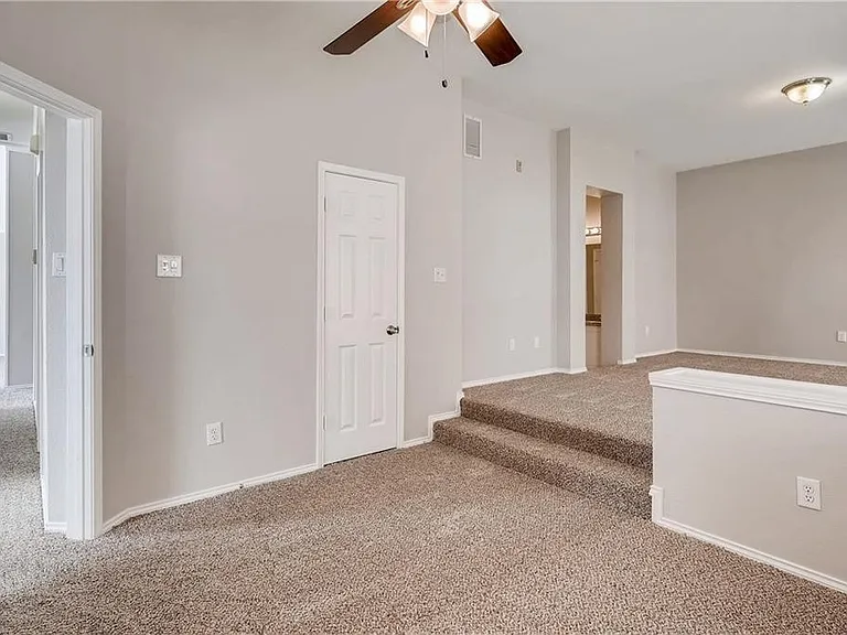 2425 Ravenhurst Dr — Photo 12