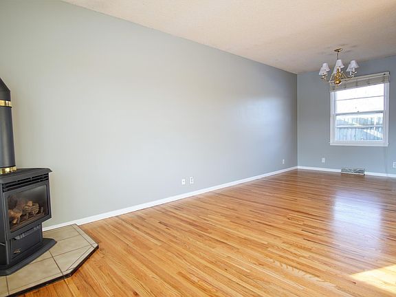 2nd image of 6214 Russell Ave S