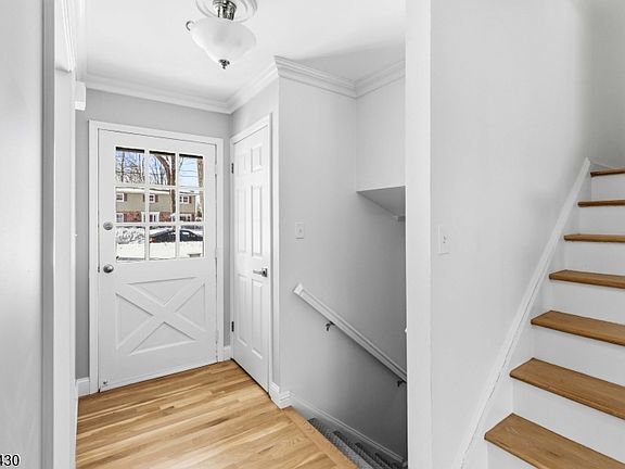 3rd image of 10 Forrest Rd