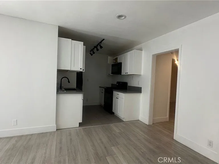 14222 Calvert St #3 — Photo 6