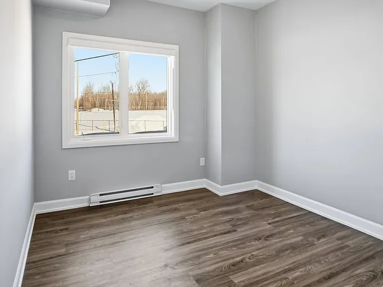 2396 Cleroux Cres #305 — Photo 8