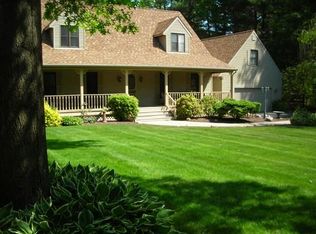 7 Glendale Woods Dr, Southampton, MA 01073