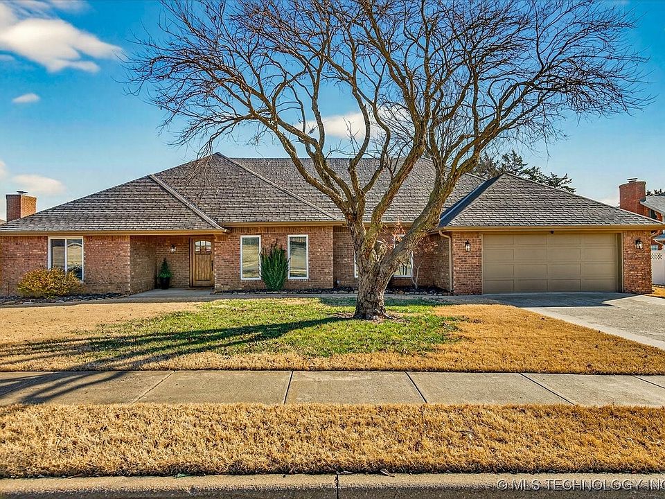 1st image of 2924 Claremont Dr