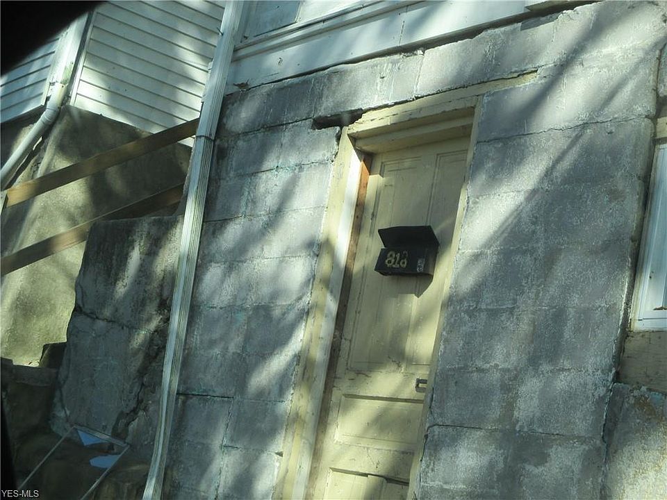 1st image of 818 Green Ln