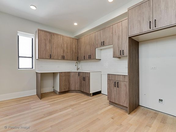 Stainless steel appliances included. Fridge, Dishwasher, Microwave, Stove/oven