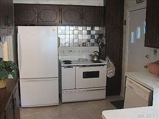 5th image of 551 Larch Ln