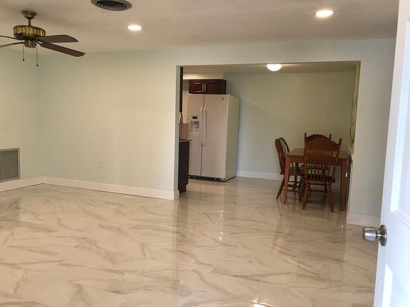 3rd image of 5121 Dove Dr