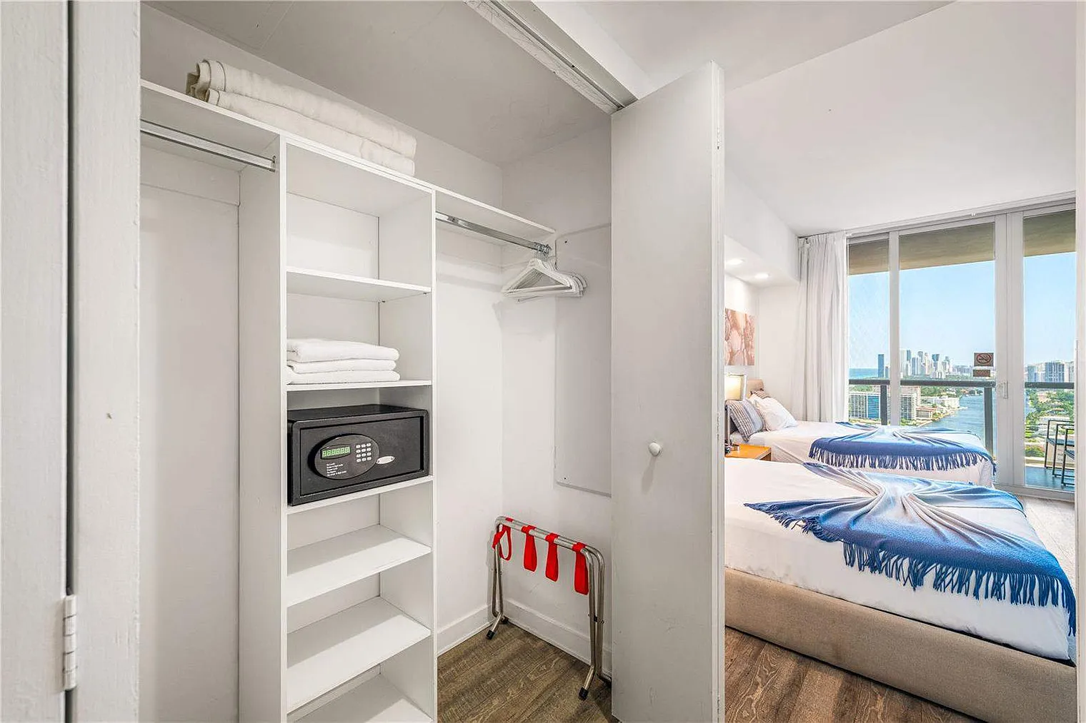 Studio, 1.0 bath, 290 sqft, $1,688 — Photo 2