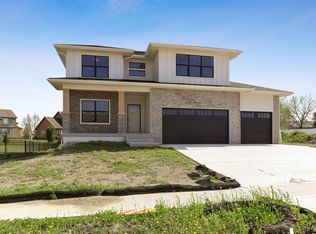 16702 Maple St, Clive, IA 50325