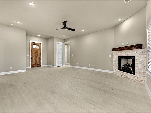 4th image of 26 Whithorn Cir