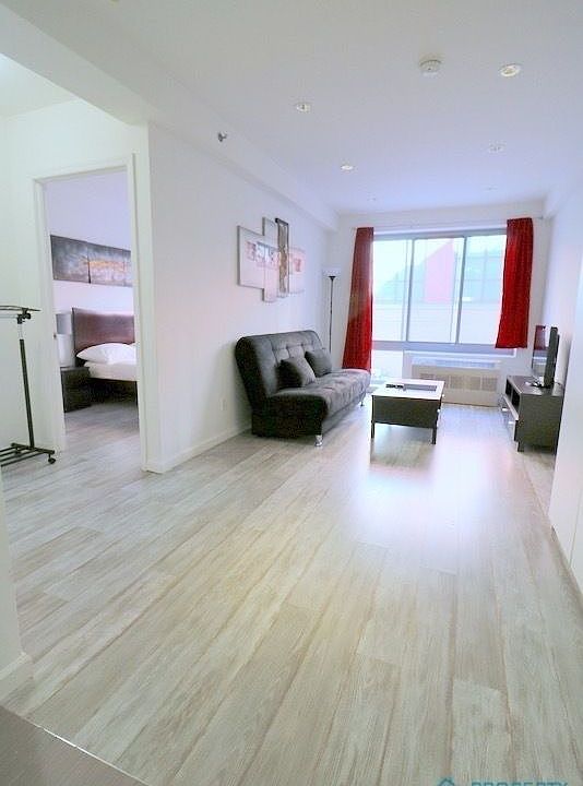 1st image of 521 W 48th St #3E