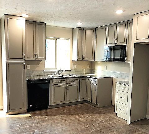 2nd image of 500 W 5th St