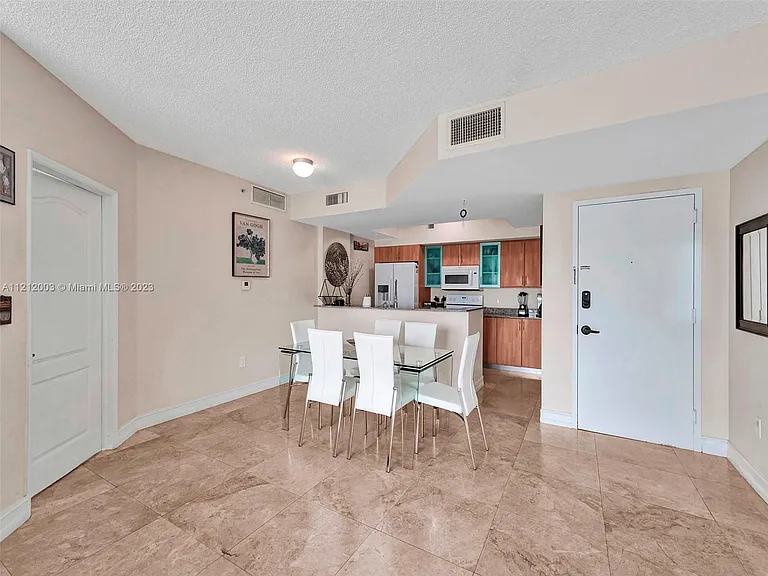 17555 Atlantic Blvd #806 — Photo 11