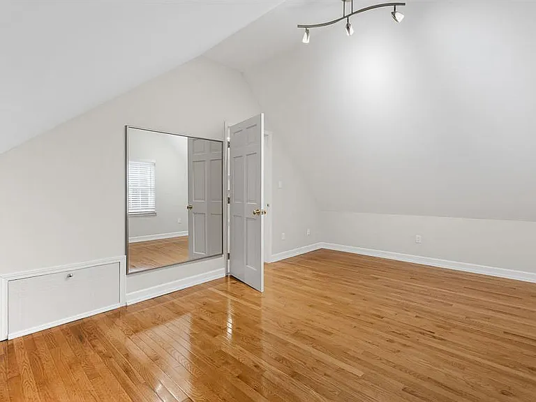 1688 Northlawn Blvd — Photo 30