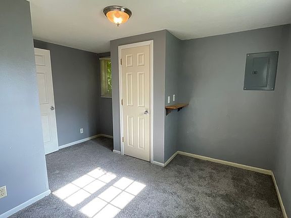 4th image of 1009 1/2 Cottonwood St #1