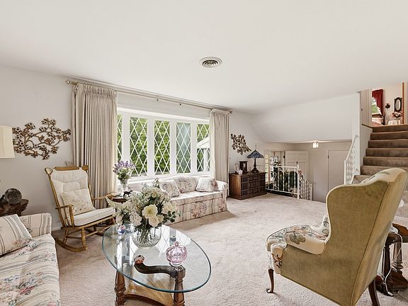 5th image of 826 Country Club Drive