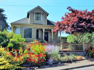 561 Ingersoll Ave, Coos Bay, OR 97420