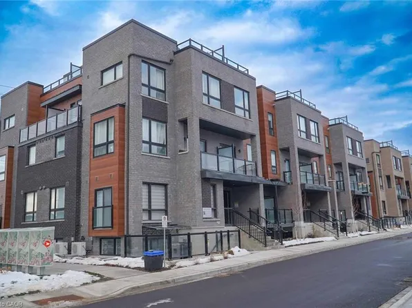 14 Lytham Green Cir #24, Newmarket, ON L3Y 0E1