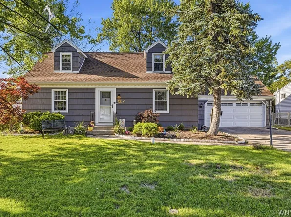 12 Sudbury Ln, Williamsville, NY 14221