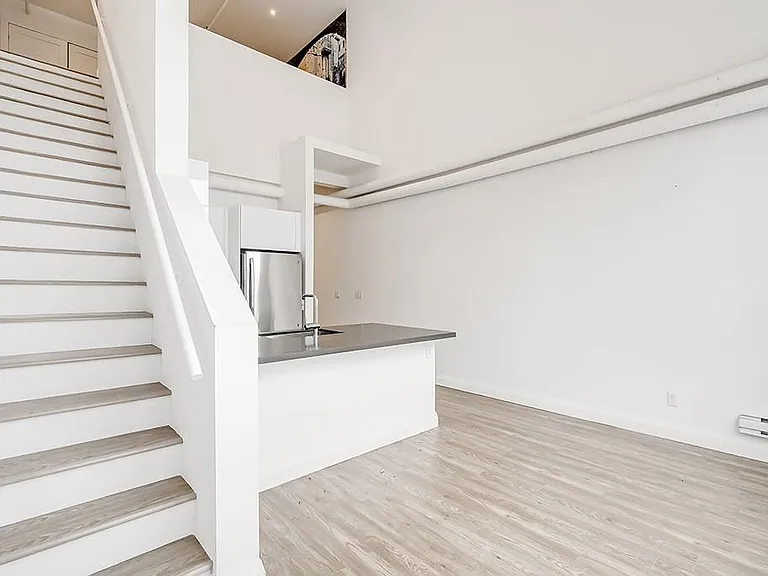 220 Dundurn St S — Photo 29