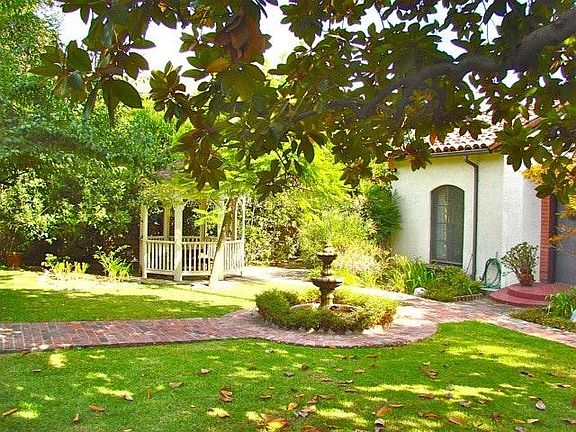 Beautiful enclosed tranquil garden