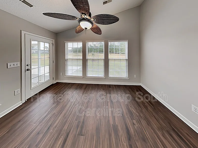 3 bed, 2.0 bath, 1582 sqft, $2,135 — Photo 4