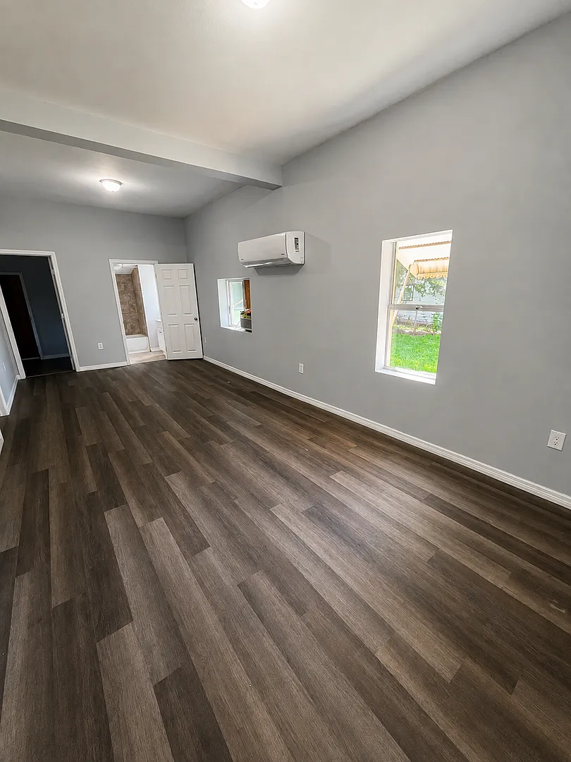 Gorgeous 3br/2ba Near Downtown W/ Garage & 3 Carports! — Photo 2