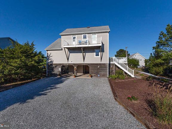3rd image of 1619 Beach Plum Dr