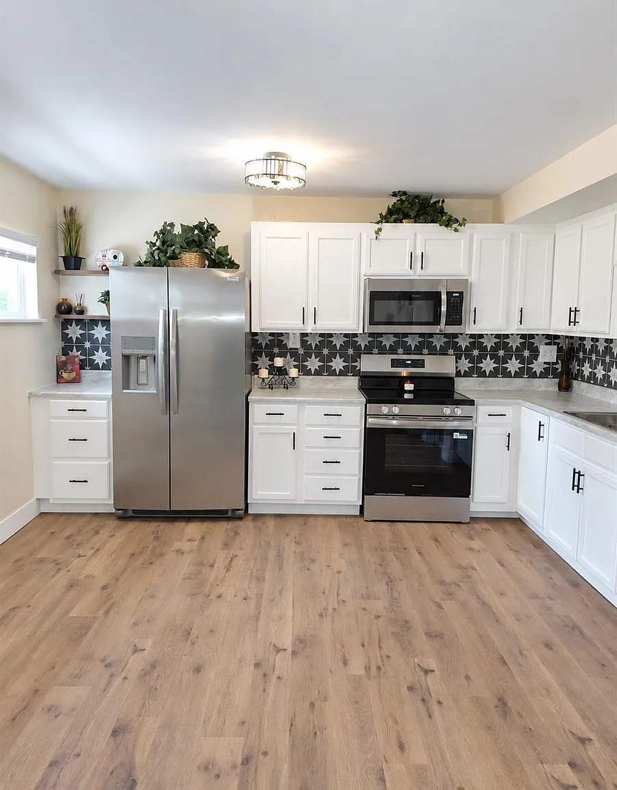2 bed, 1.0 bath, 1255 sqft, $1,995 — Photo 1