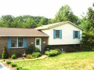 716 Redwood Dr, Westminster, MD