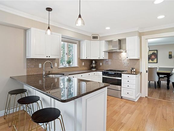 4th image of 14 Millbrook Ave