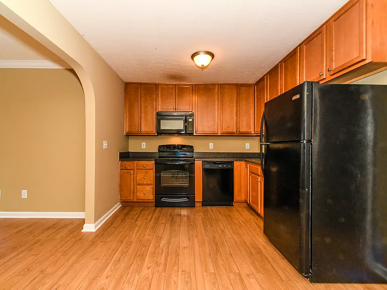 Silver Creek Apartments — Photo 20