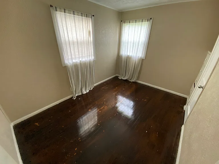 834 S Kenmore St — Photo 3