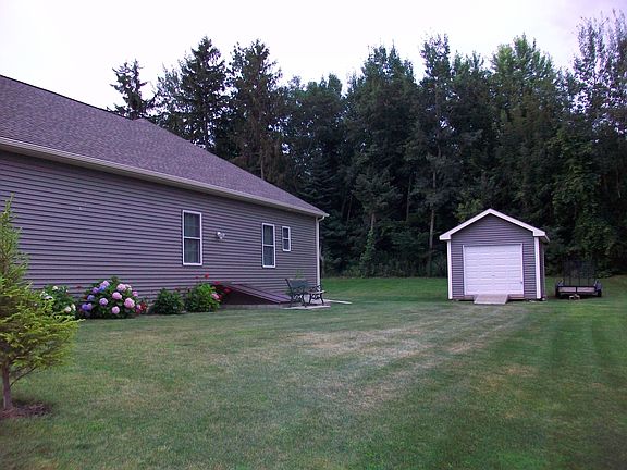 3rd image of 4196 Foxwood Dr