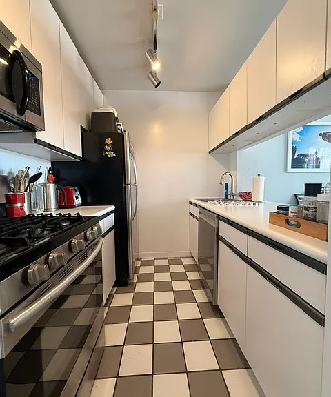 500 W 43rd St #9K — Photo 6