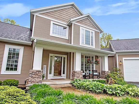 2nd image of 6174 Arrowcrest Ct NE