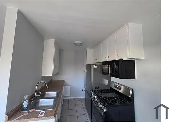 2 bed, 900 sqft, $2,399 — Photo 2