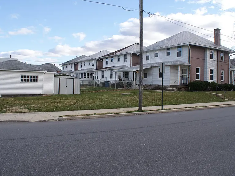 130 N Walnut St — Photo 2