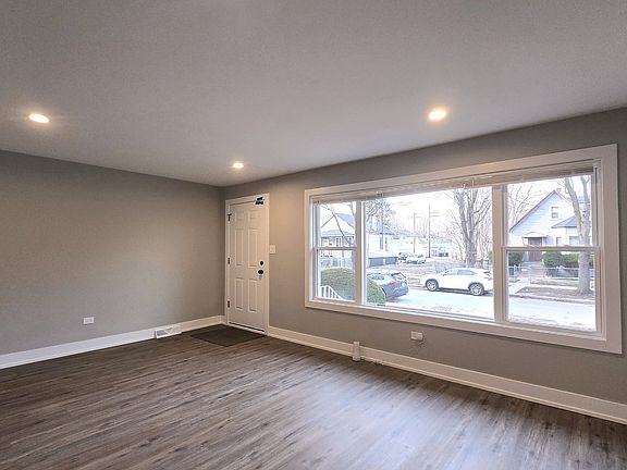 3rd image of 237 W 117th St