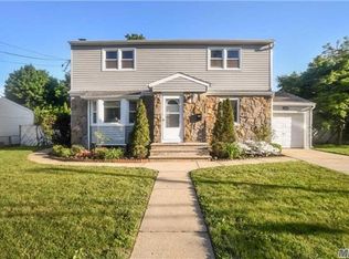 2484 3rd Ave, East Meadow, NY 11554