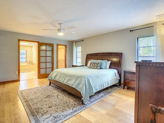 4th image of 4932 Hidden Oaks Trl