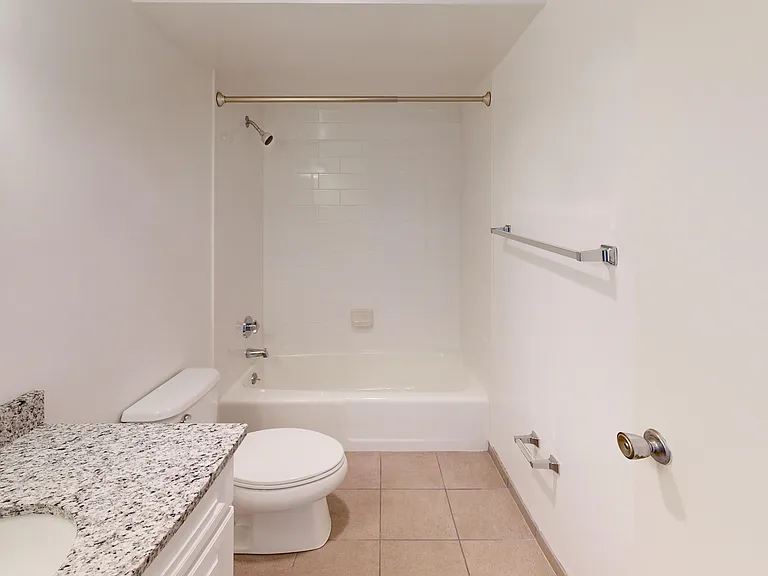 Essex House — Photo 10