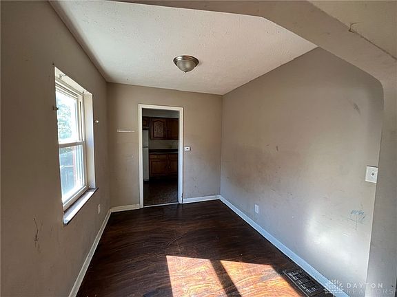 5th image of 3051 Worthington Ave