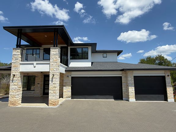 3rd image of 14430 Tuscola Cir